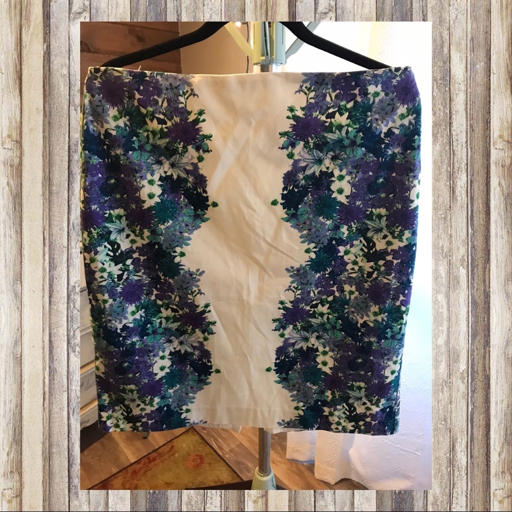Roz & Ali floral and white pencil skirt